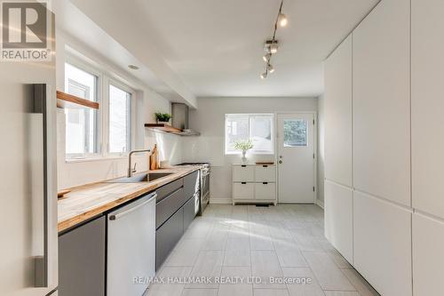 905 Carlaw Avenue, Toronto (Playter Estates-Danforth), ON - Indoor Photo Showing Kitchen