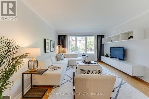 905 Carlaw Avenue, Toronto (Playter Estates-Danforth), ON - Indoor Photo Showing Living Room