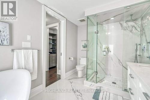 150 Oliver Place, Oakville, ON - Indoor Photo Showing Bathroom