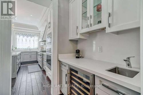 150 Oliver Place, Oakville, ON - Indoor Photo Showing Kitchen With Upgraded Kitchen