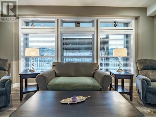 3209 Shuswap Rd, Kamloops, BC - Indoor Photo Showing Living Room