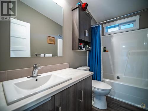 3209 Shuswap Rd, Kamloops, BC - Indoor Photo Showing Bathroom