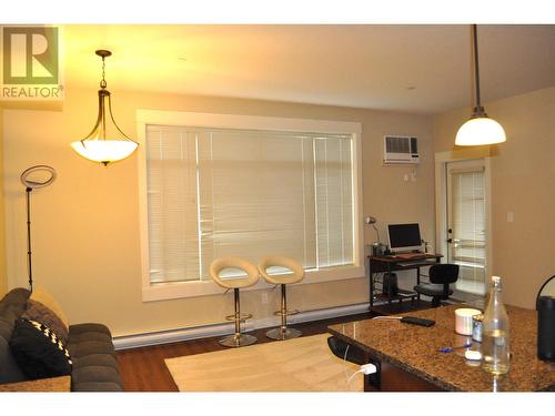 303-755 Mcgill Rd, Kamloops, BC - Indoor Photo Showing Living Room