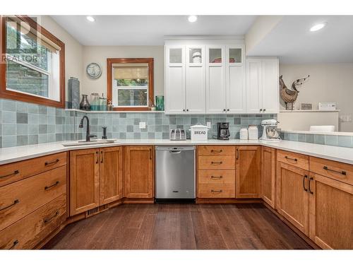 1999 Skeena Drive, Kamloops, BC - Indoor Photo Showing Kitchen