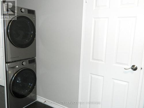 417 - 188 Mill Street S, Brampton (Brampton South), ON - Indoor Photo Showing Laundry Room