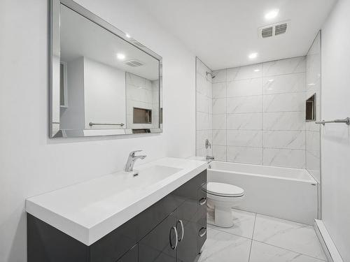 Salle de bains - 5382 Rue Taillon, Montréal (Mercier/Hochelaga-Maisonneuve), QC 