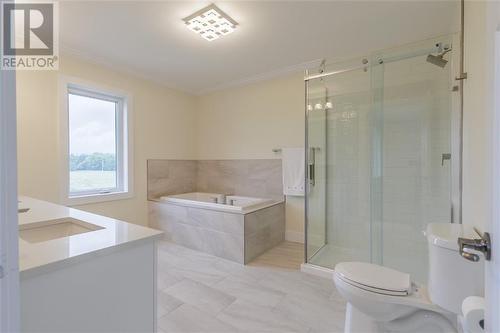 5-piece ensuite - 11141 County Road 2 Road, South Dundas, ON - Indoor Photo Showing Bathroom