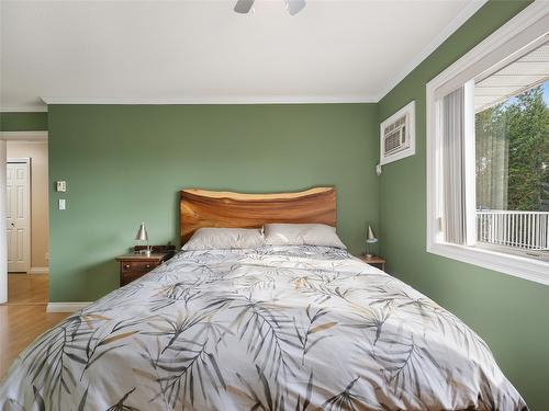 10-4404 Pleasant Valley Road, Vernon, BC - Indoor Photo Showing Bedroom