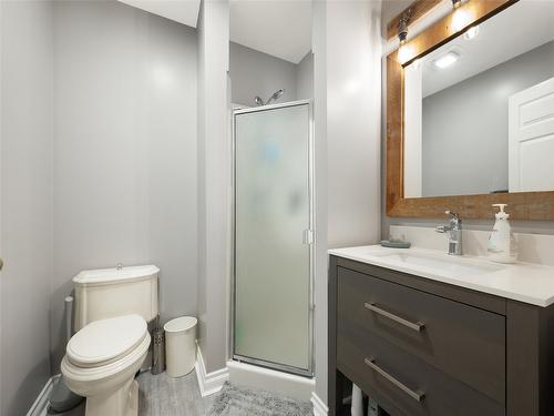 10-4404 Pleasant Valley Road, Vernon, BC - Indoor Photo Showing Bathroom