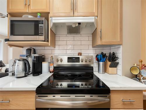 10-4404 Pleasant Valley Road, Vernon, BC - Indoor Photo Showing Kitchen