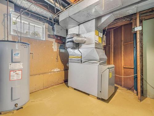 Basement - 43 Rue St-Henri, Lévis (Desjardins), QC - Indoor Photo Showing Laundry Room