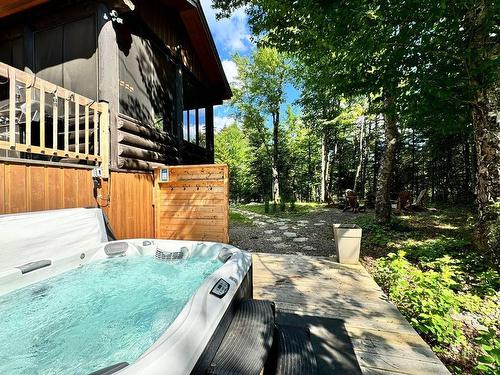 Hot tub - 1416 Ch. Des Lacs, Mont-Blanc, QC - Outdoor