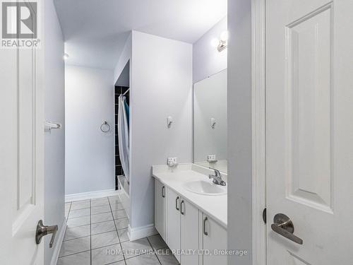 3821 Trelawny Circle, Mississauga, ON - Indoor Photo Showing Bathroom