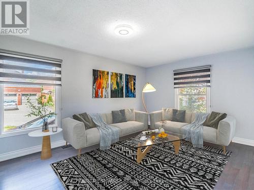 3821 Trelawny Circle, Mississauga (Lisgar), ON - Indoor Photo Showing Living Room