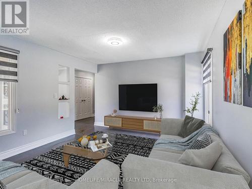 3821 Trelawny Circle, Mississauga, ON - Indoor Photo Showing Living Room