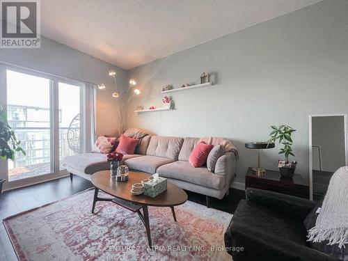 Lph205 - 5168 Yonge Street, Toronto, ON - Indoor Photo Showing Living Room