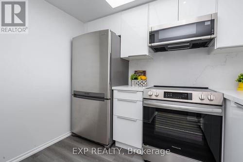 1817 - 5 Greystone Walk Drive, Toronto (Kennedy Park), ON - Indoor Photo Showing Kitchen