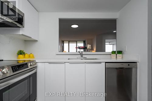 1817 - 5 Greystone Walk Drive, Toronto (Kennedy Park), ON - Indoor Photo Showing Kitchen