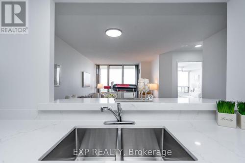 1817 - 5 Greystone Walk Drive, Toronto (Kennedy Park), ON - Indoor Photo Showing Kitchen With Double Sink