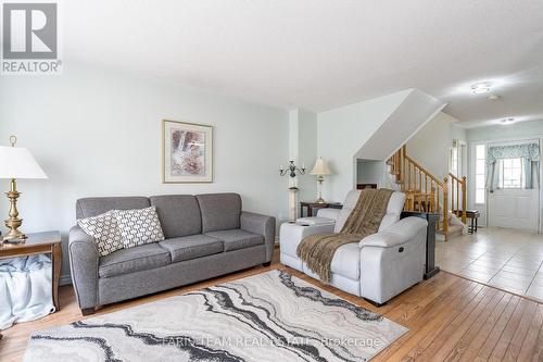 67 Heritage Court, Barrie (Painswick South), ON - Indoor Photo Showing Living Room