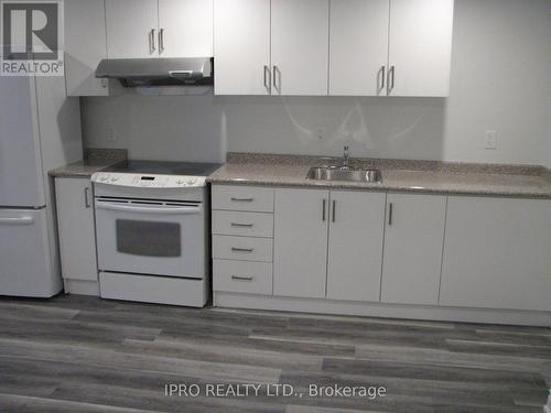 1343 Marshall Crescent N, Milton, ON - Indoor Photo Showing Kitchen