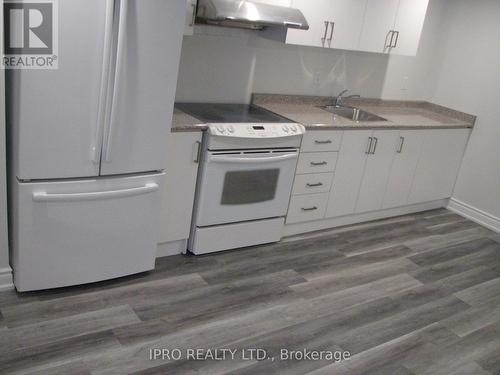 1343 Marshall Crescent N, Milton, ON - Indoor Photo Showing Kitchen