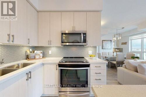 703 - 4655 Glen Erin Drive E, Mississauga (Central Erin Mills), ON - Indoor Photo Showing Kitchen With Double Sink With Upgraded Kitchen