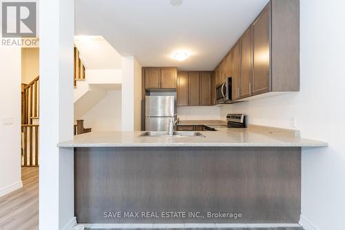 136 - 77 Diana Avenue, Brantford, ON - Indoor Photo Showing Kitchen