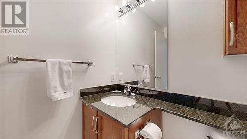 200 Rideau Street Unit#2005, Ottawa, ON - Indoor Photo Showing Bathroom