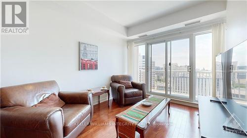 2005 - 200 Rideau Street, Ottawa, ON - Indoor Photo Showing Living Room