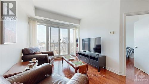 2005 - 200 Rideau Street, Ottawa, ON - Indoor Photo Showing Living Room