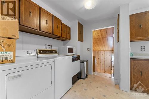 laundry - main level - 1338 Usborne Street, Braeside, ON - Indoor Photo Showing Laundry Room