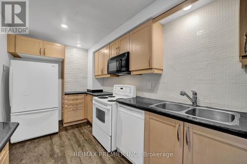 20 - 2688 Bromsgrove Road, Mississauga (Clarkson), ON - Indoor Photo Showing Kitchen With Double Sink