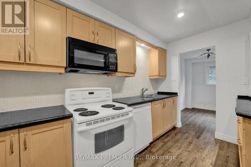 20 - 2688 Bromsgrove Road, Mississauga (Clarkson), ON - Indoor Photo Showing Kitchen With Double Sink