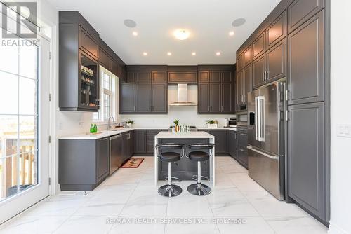 27 Goodview Drive, Brampton, ON - Indoor Photo Showing Kitchen With Upgraded Kitchen