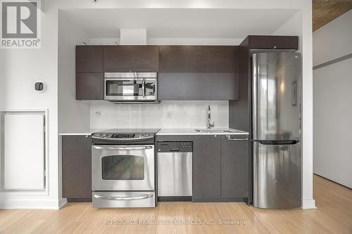 902 - 32 Camden Street, Toronto, ON - Indoor Photo Showing Kitchen