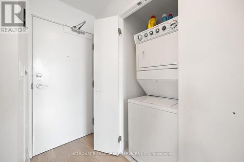 902 - 32 Camden Street, Toronto, ON - Indoor Photo Showing Laundry Room