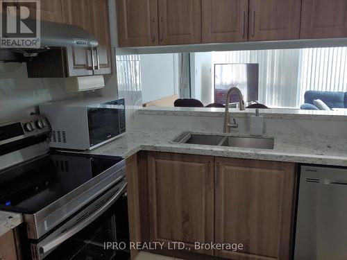 914 - 3050 Ellesmere Road, Toronto (Morningside), ON - Indoor Photo Showing Kitchen With Double Sink