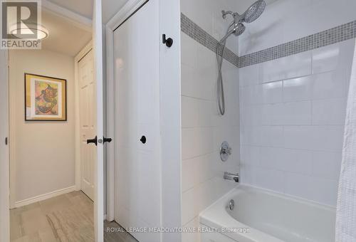 219 - 65 Bristol Road E, Mississauga (Hurontario), ON - Indoor Photo Showing Bathroom