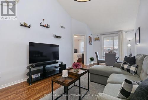 219 - 65 Bristol Road E, Mississauga (Hurontario), ON - Indoor Photo Showing Living Room