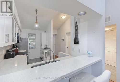 219 - 65 Bristol Road E, Mississauga (Hurontario), ON - Indoor Photo Showing Kitchen