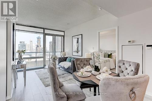 4001 - 38 Grenville Street, Toronto (Bay Street Corridor), ON - Indoor Photo Showing Dining Room