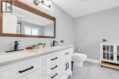 40 Pettitt Drive, Guelph (Grange Hill East), ON - Indoor Photo Showing Bathroom