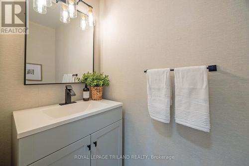 622 Killarney Road, London, ON - Indoor Photo Showing Bathroom