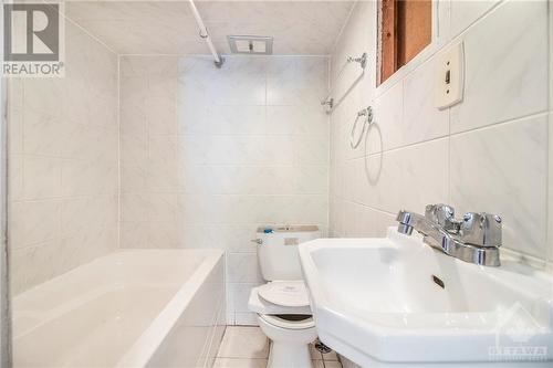 303 Shakespeare Street, Ottawa, ON - Indoor Photo Showing Bathroom