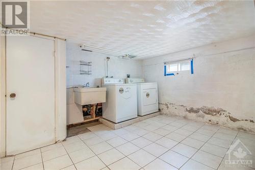 303 Shakespeare Street, Ottawa, ON - Indoor Photo Showing Laundry Room