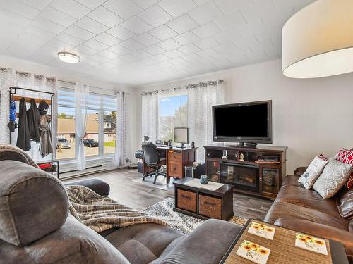 Salon - 479  - 481 Rue Notre-Dame, Saint-Alexis-Des-Monts, QC - Indoor Photo Showing Living Room