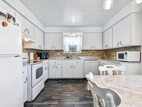 Cuisine - 479  - 481 Rue Notre-Dame, Saint-Alexis-Des-Monts, QC - Indoor Photo Showing Kitchen