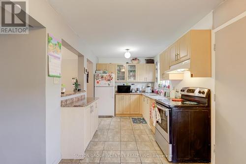 8 - 8 Guildford Crescent, Brampton (Central Park), ON - Indoor Photo Showing Kitchen