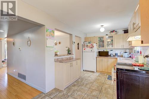 8 - 8 Guildford Crescent, Brampton (Central Park), ON - Indoor Photo Showing Kitchen